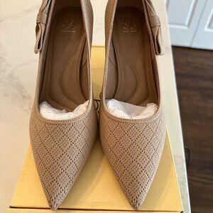 NIB Cosy Island Eloura Bow Pointed Toe Heeled Pumps in Apricot - Sz 9